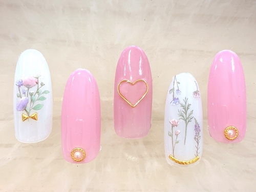 女子力アップも出来る春にピッタリ小花柄ネイル☆高田馬場 ネイル マツエク