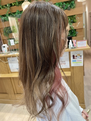 大人かわいいインナーカラー