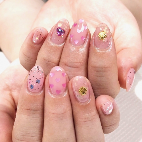 ハートがいっぱいキュートなデザイン♪高田馬場 ネイル マツエク