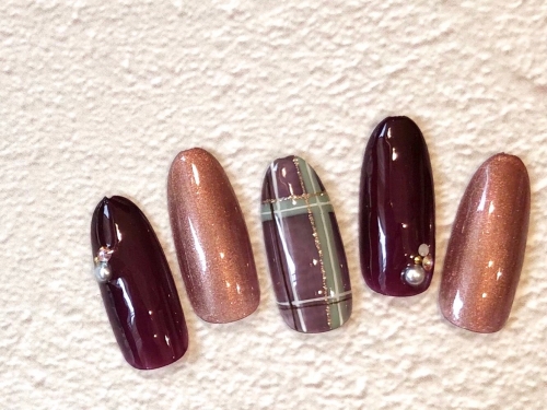 秋冬ネイルにチェンジするならチェック柄ネイルで♪高田馬場 ネイル マツエク