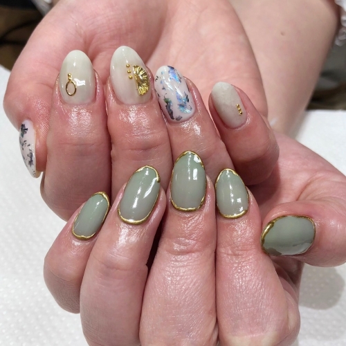 流行りのピスタチオカラーのアシメネイル☆高田馬場 ネイル マツエク