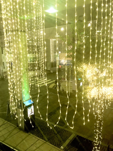 お店の前がキラキラになりました☆