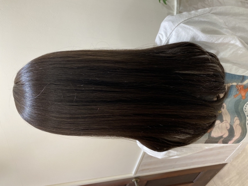 暗めカラーでも透け感たっぷり！