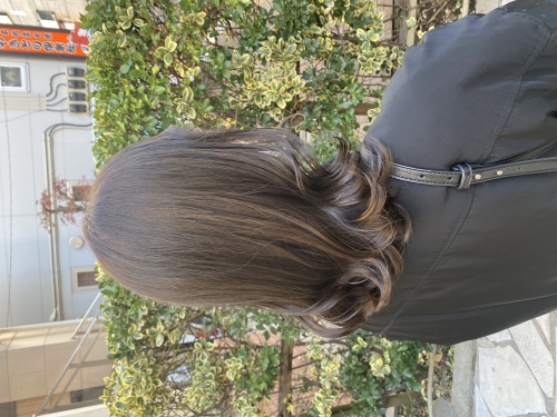 透け感たっぷりグレージュカラー