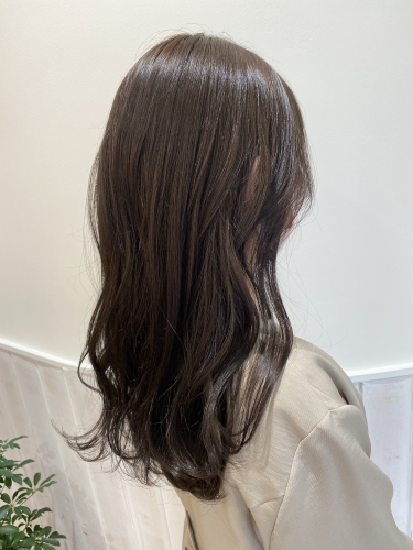 ツヤと透明感で大人っぽく。