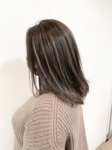 白髪ぼかしにも◎グレージュ×ハイライト