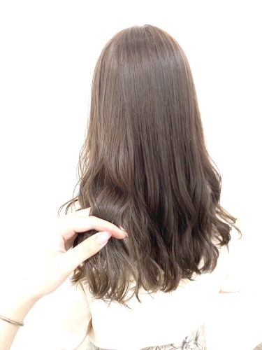 ミルクティーベージュのゆるふわロング☆高田馬場美容室 酸熱 髪質改善トリートメント