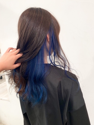 学生さんのイメチェンに☆インナーカラーブルー☆高田馬場 美容室 酸熱 髪質改善トリートメント