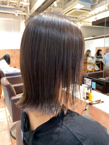 切りっぱなしボブ×グレージュカラー
