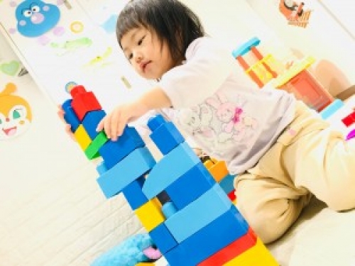 Neoliveapi キッズルーム完備 保育士常駐