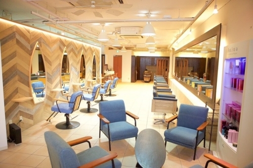 4月27日　出勤スタッフ　川崎　美容室　ネオリーブモカ