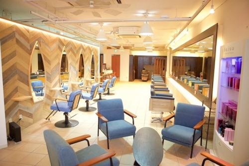 ３月１３日　出勤スタッフ　川崎　美容室　卒業式受付中