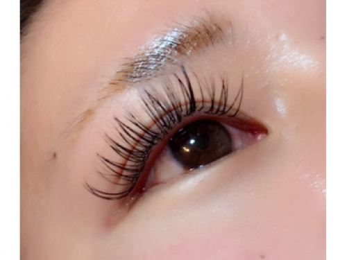 逆さまつ毛や下がりまつ毛でお悩みの方にオススメ！高田馬場 ネイル マツエク