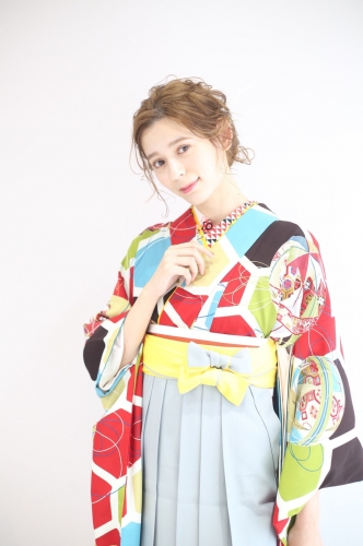 【卒業式袴のお着付け】 池袋　美容室　Neolive 卒業式袴着付け　ヘアセットメイク