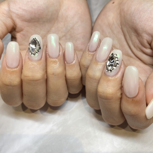 明日14:00〜ご案内可能です♪